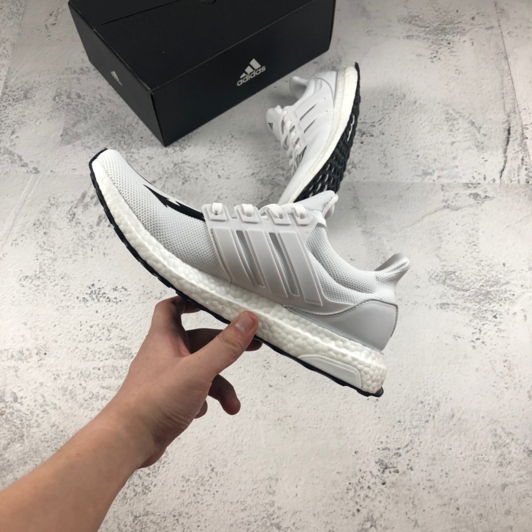 220NEIGHBORHOOD x Adidas Ultra Boost 闪电联名 黑白EG7650