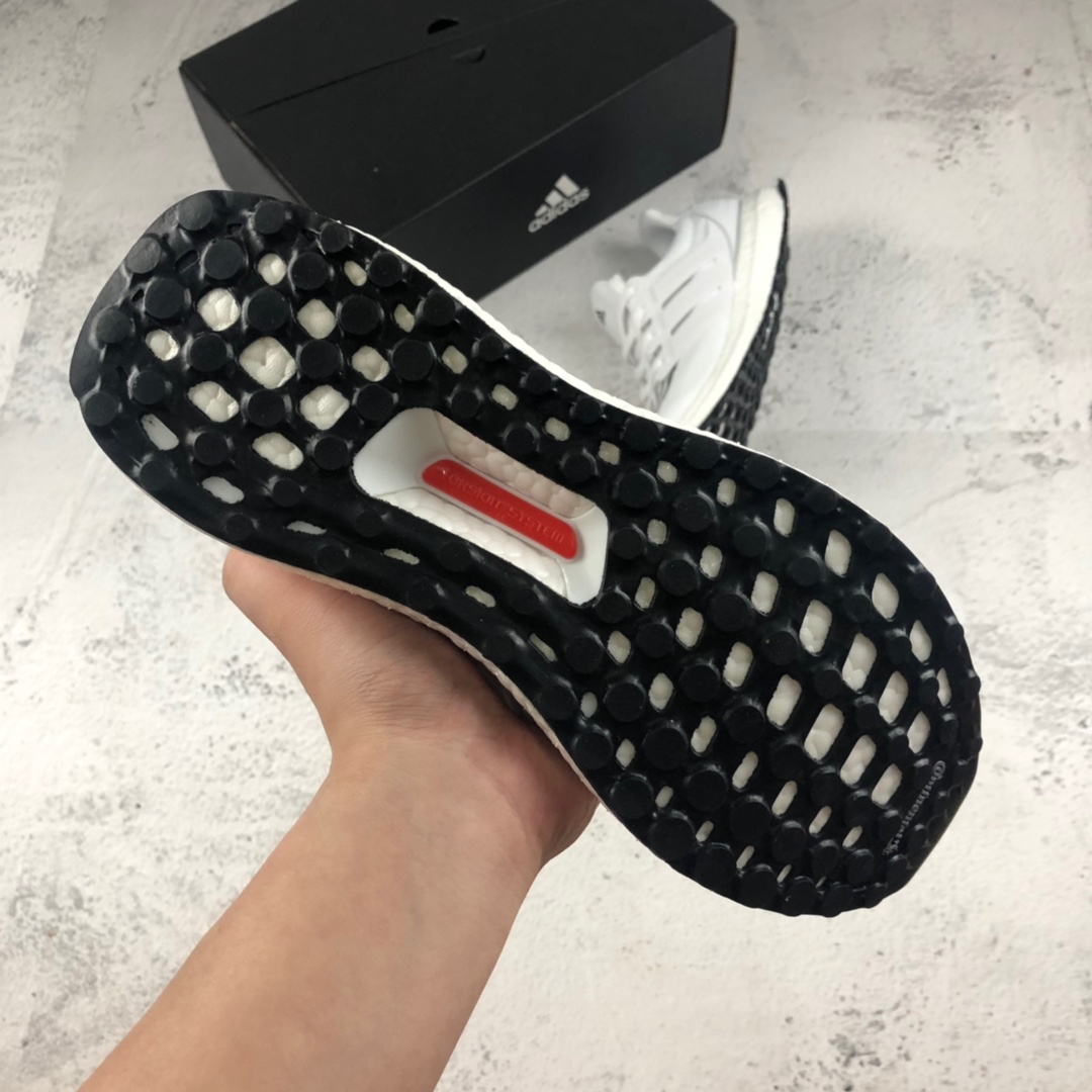 220NEIGHBORHOOD x Adidas Ultra Boost 闪电联名 黑白EG7650