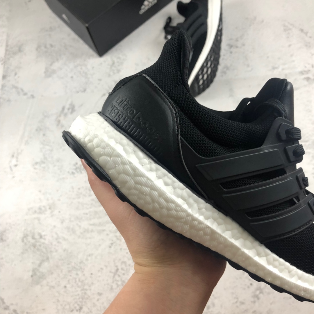 220NEIGHBORHOOD x Adidas Ultra Boost 闪电联名 黑白EG7649