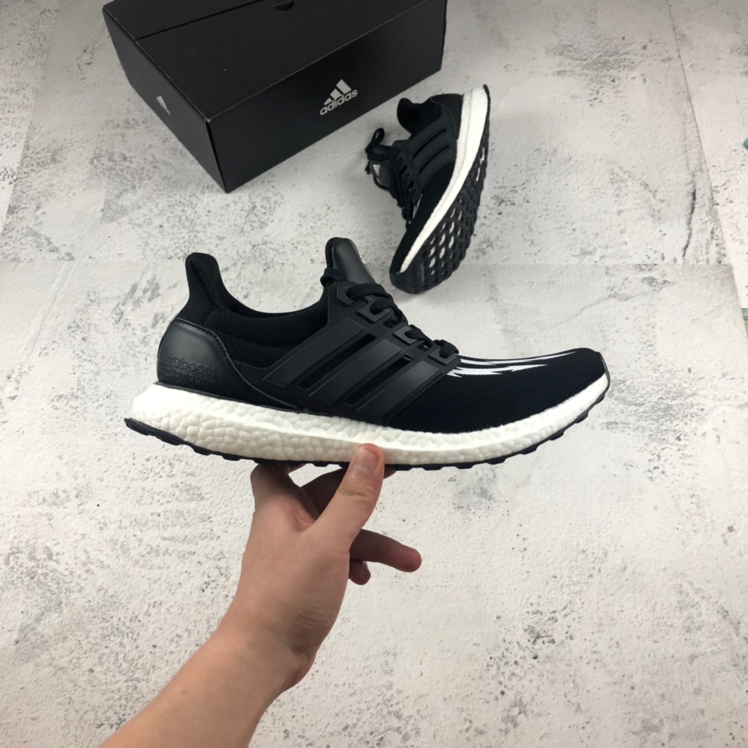220NEIGHBORHOOD x Adidas Ultra Boost 闪电联名 黑白EG7649