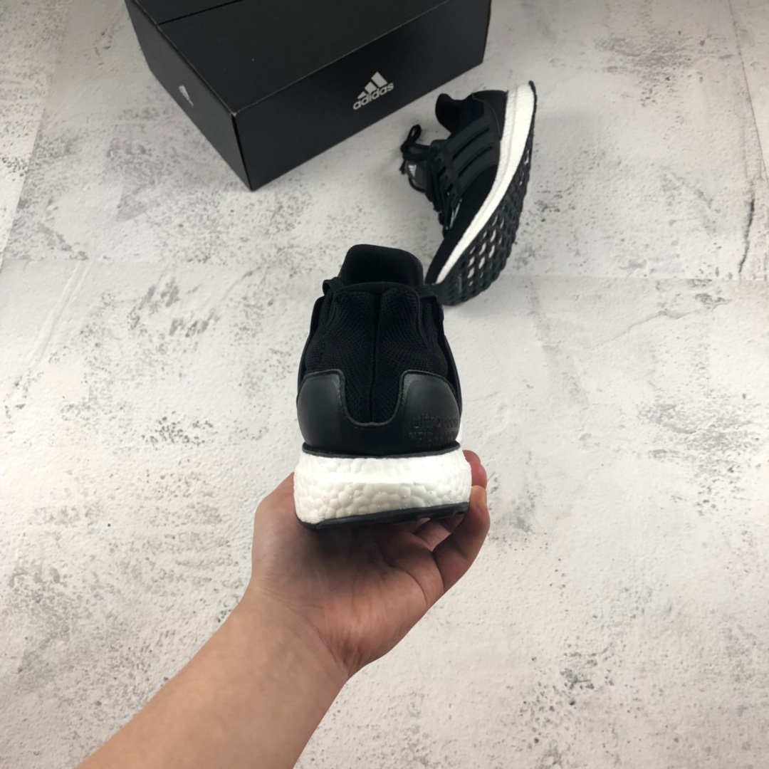 220NEIGHBORHOOD x Adidas Ultra Boost 闪电联名 黑白EG7649