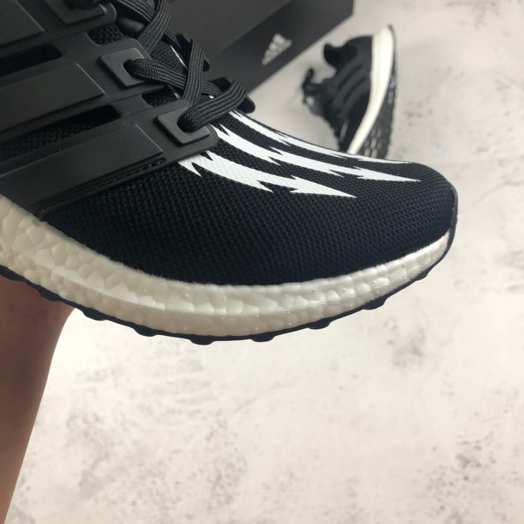 220NEIGHBORHOOD x Adidas Ultra Boost 闪电联名 黑白EG7649