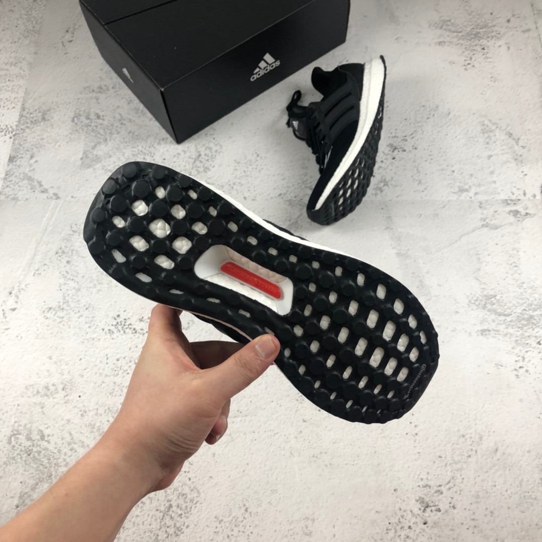 220NEIGHBORHOOD x Adidas Ultra Boost 闪电联名 黑白EG7649