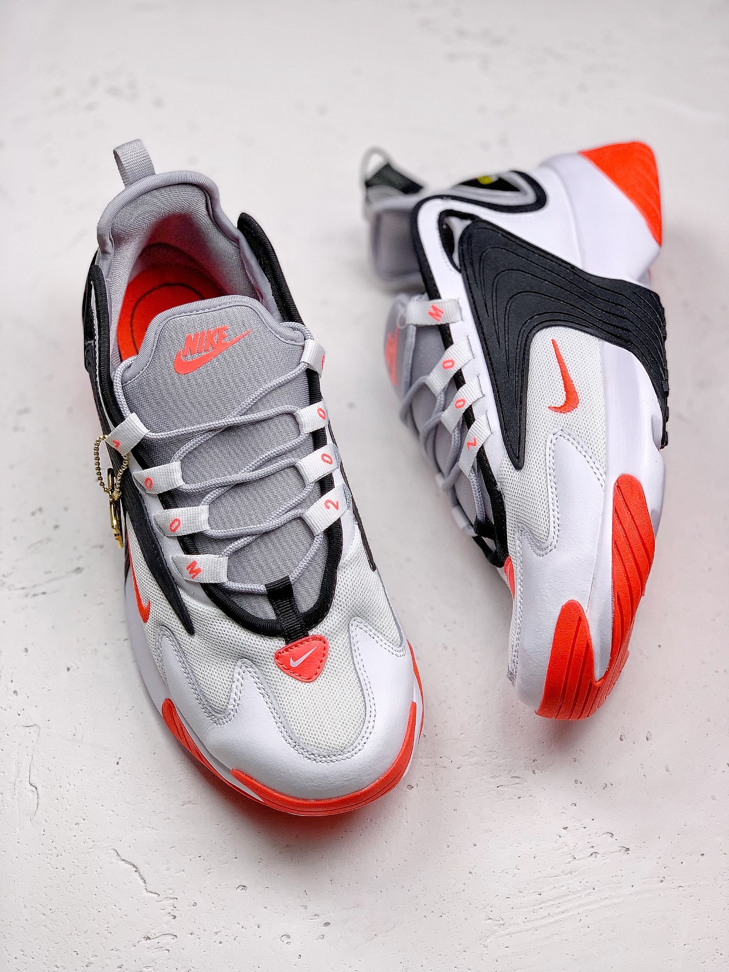 #本地240Nike Zoom 2K 复古升级市面最高版本  灵感来自于 90 年代球鞋的外观设计，特别是 Nike 著名的 Alpha Project 系列。
