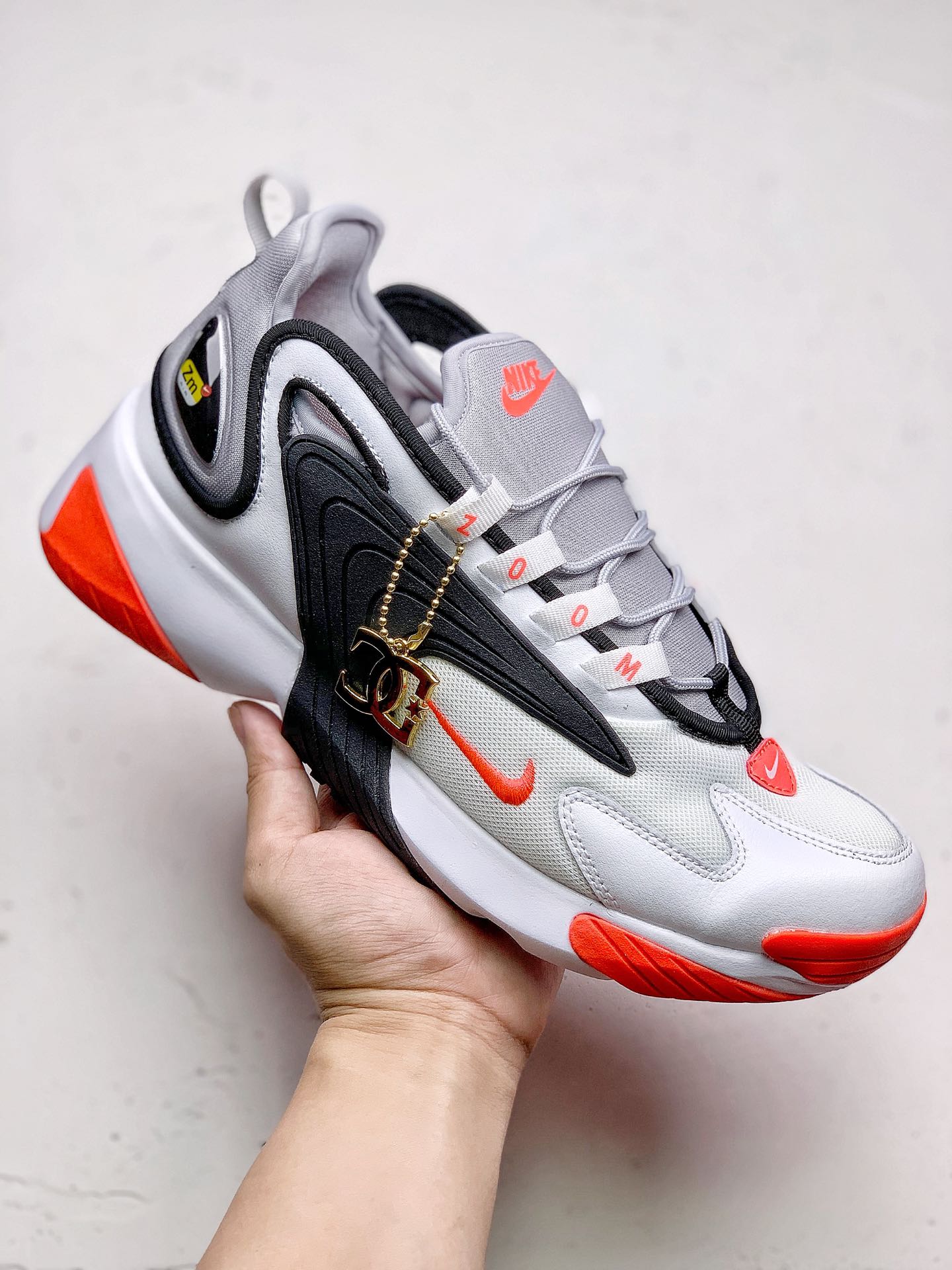 #本地240Nike Zoom 2K 复古升级市面最高版本  灵感来自于 90 年代球鞋的外观设计，特别是 Nike 著名的 Alpha Project 系列。