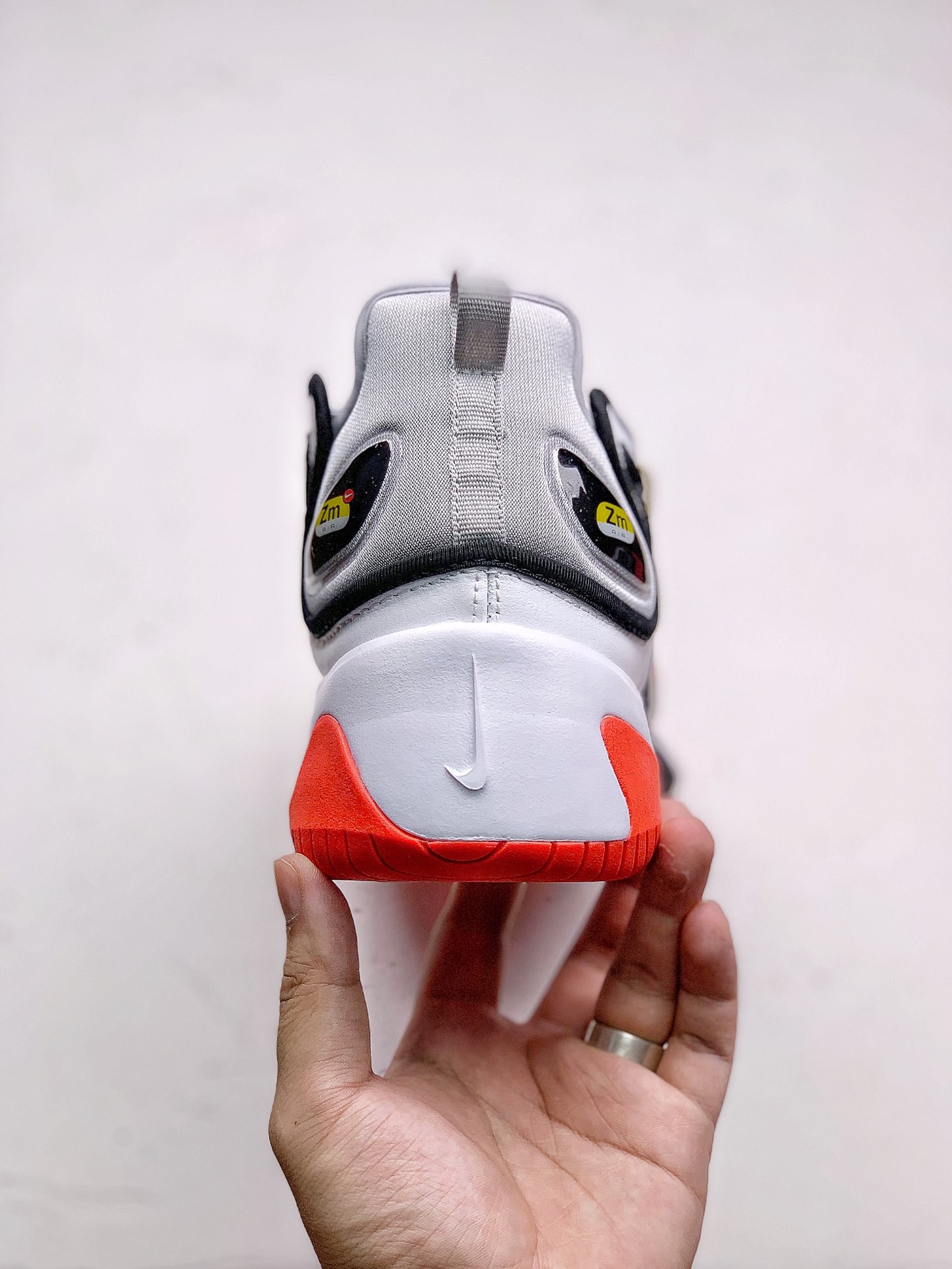 #本地240Nike Zoom 2K 复古升级市面最高版本  灵感来自于 90 年代球鞋的外观设计，特别是 Nike 著名的 Alpha Project 系列。