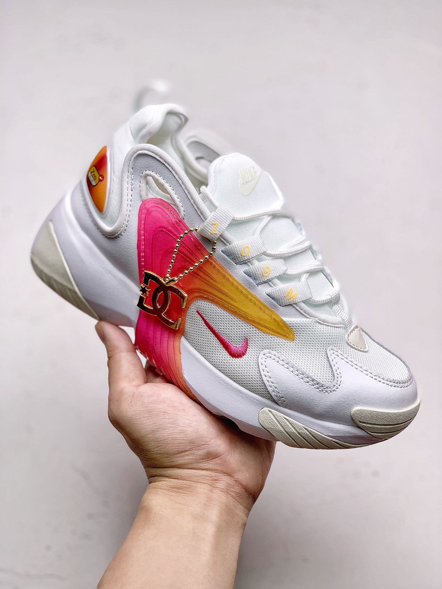 #本地240Nike Zoom 2K 复古升级市面最高版本  灵感来自于 90 年代球鞋的外观设计，特别是 Nike 著名的 Alpha Project 系列