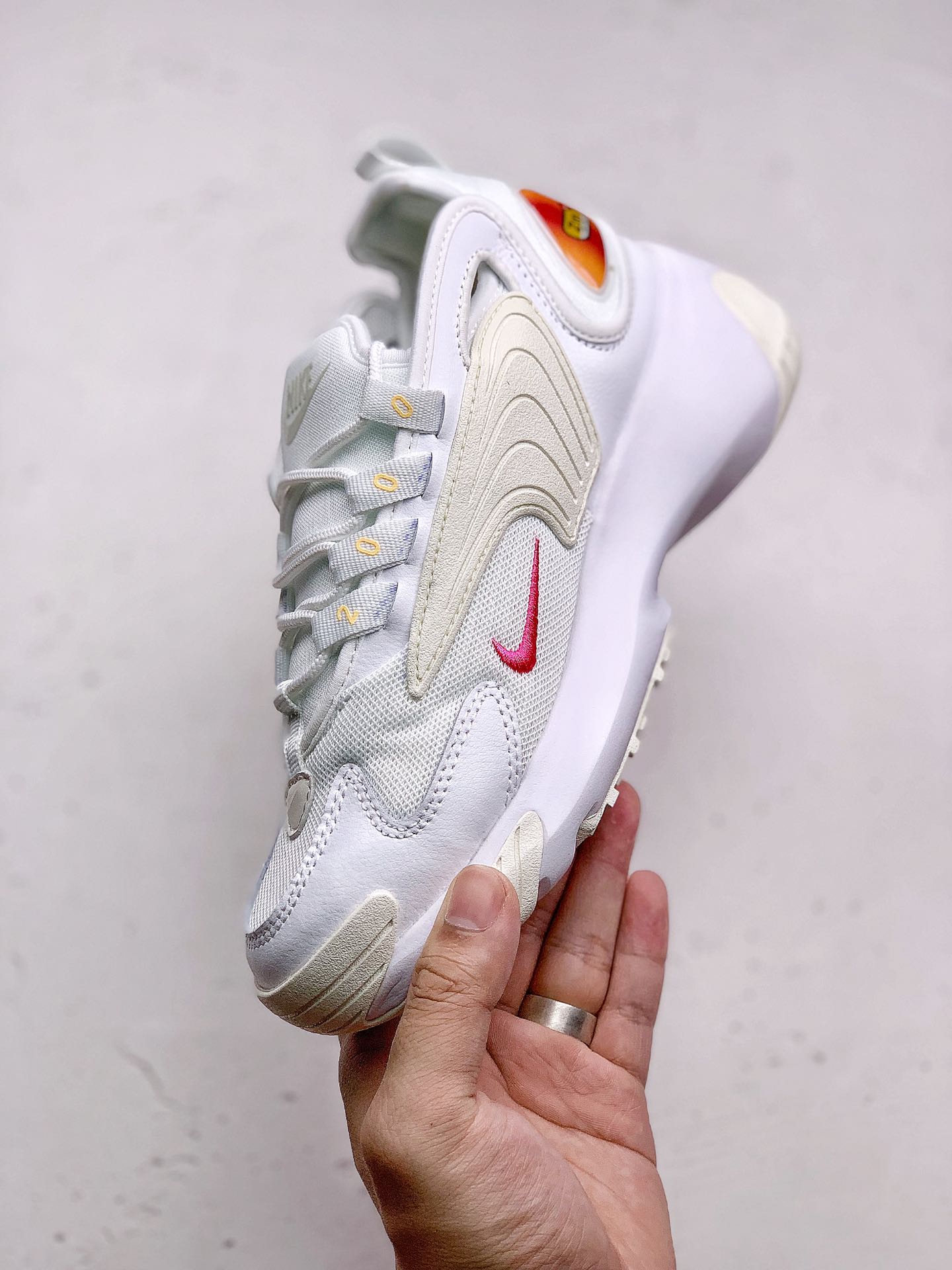 #本地240Nike Zoom 2K 复古升级市面最高版本  灵感来自于 90 年代球鞋的外观设计，特别是 Nike 著名的 Alpha Project 系列