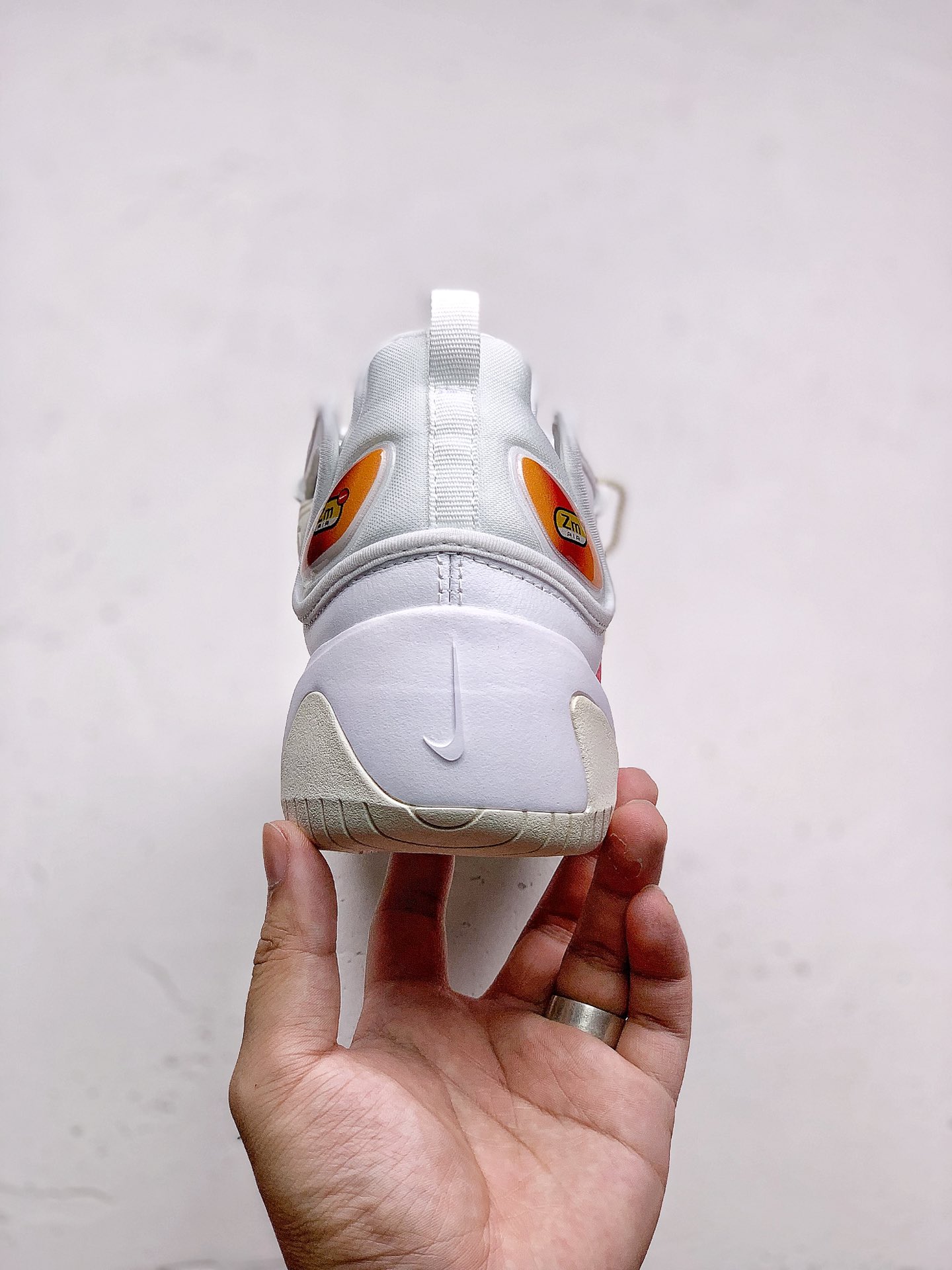 #本地240Nike Zoom 2K 复古升级市面最高版本  灵感来自于 90 年代球鞋的外观设计，特别是 Nike 著名的 Alpha Project 系列