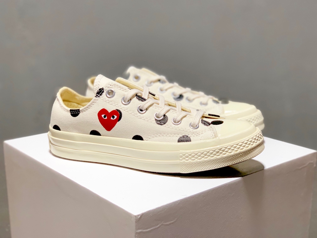 150CDG Play x Converse 1970s 匡威川久保玲 爱心波点 米白低帮双围条高弹PU蓝底 三联吊牌