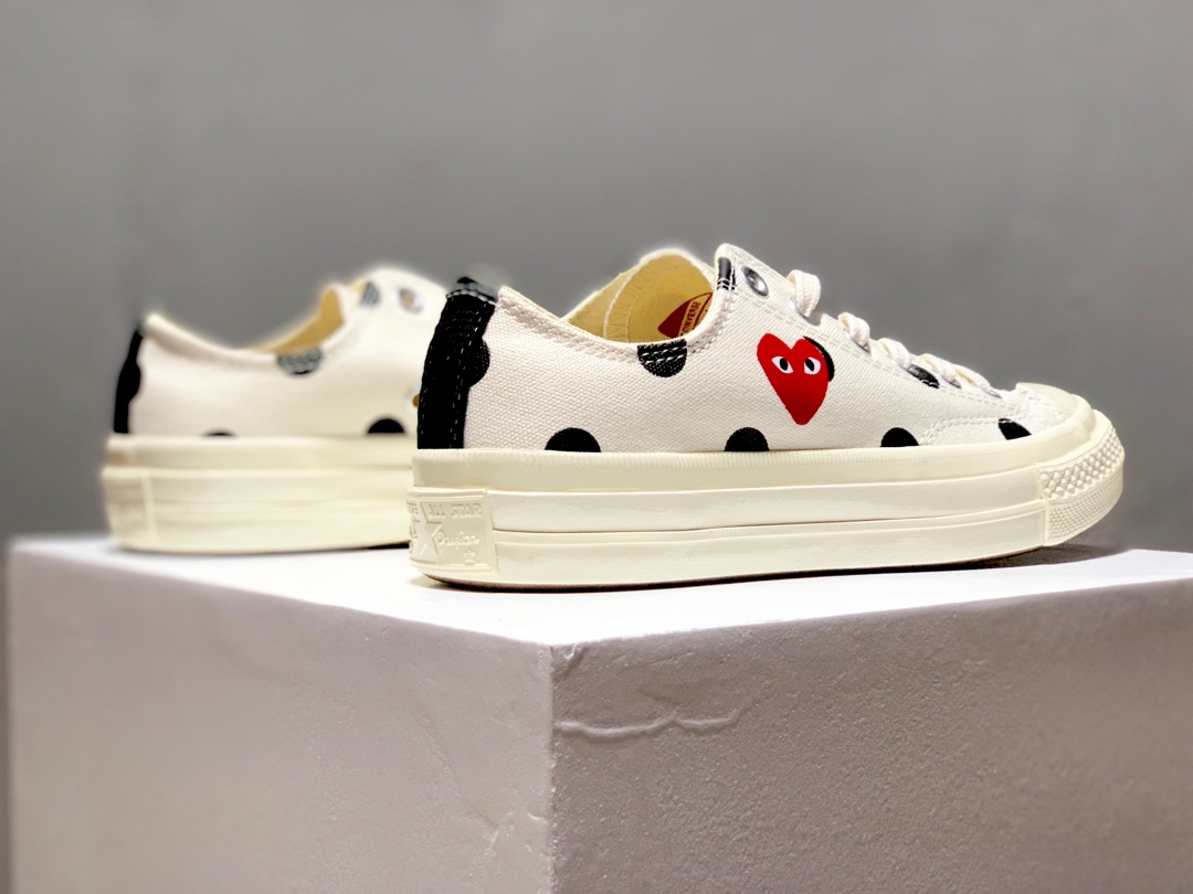 150CDG Play x Converse 1970s 匡威川久保玲 爱心波点 米白低帮双围条高弹PU蓝底 三联吊牌