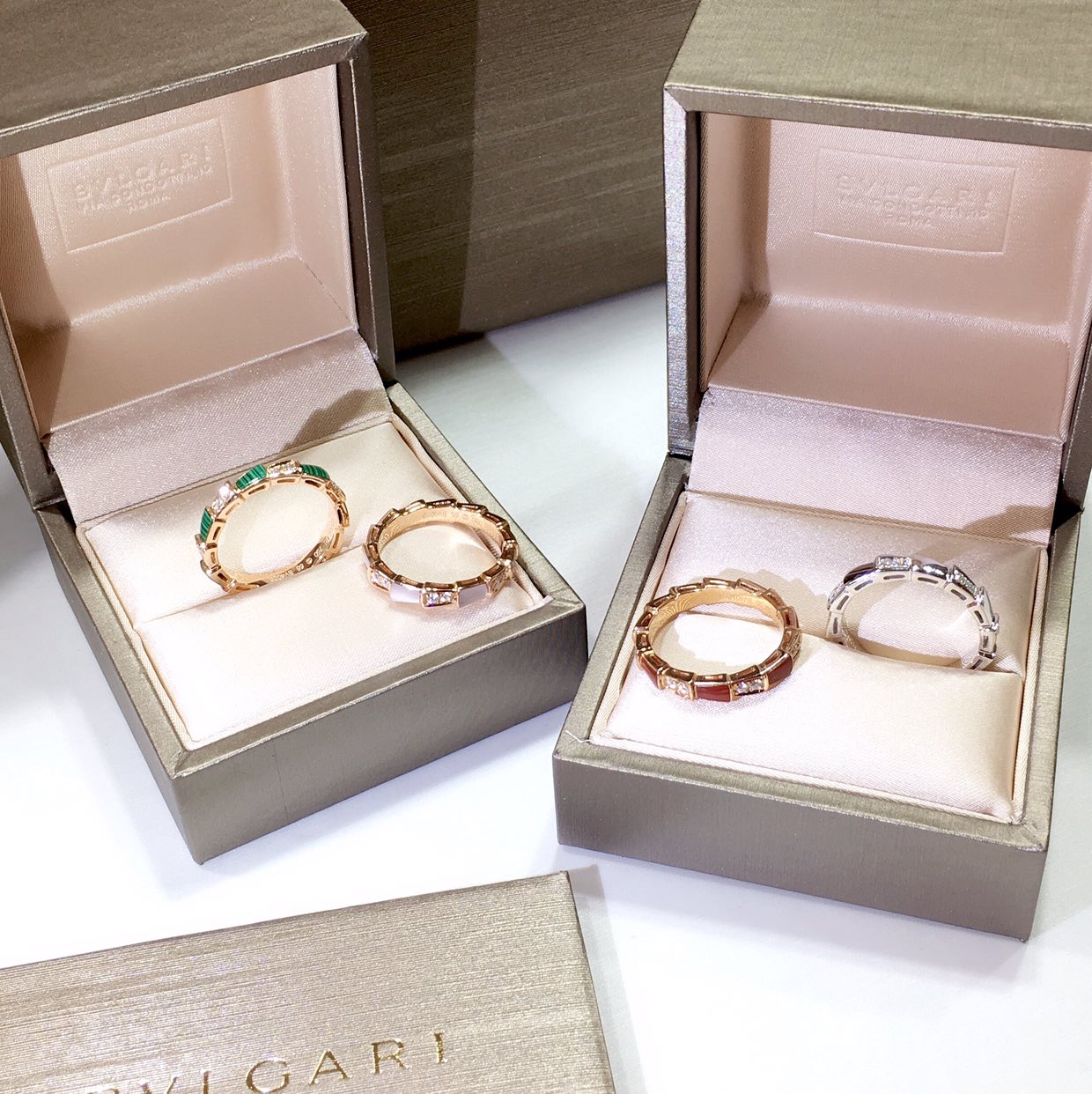 NO:102068,Baojia narrow version of snake ring Serpenti ring, after repeated revisions, it has achieved such satisfactory highest quality, flash diamond inlay, excellent use effect, Bulgari ring, bvlgari, ring19860909宝家窄版蛇戒Serpenti戒指,历经一次次改版才做出如此满意的最高品质,闪钻镶嵌,上手效果超赞,宝格丽戒指,bvlgari,ring,Jewelry