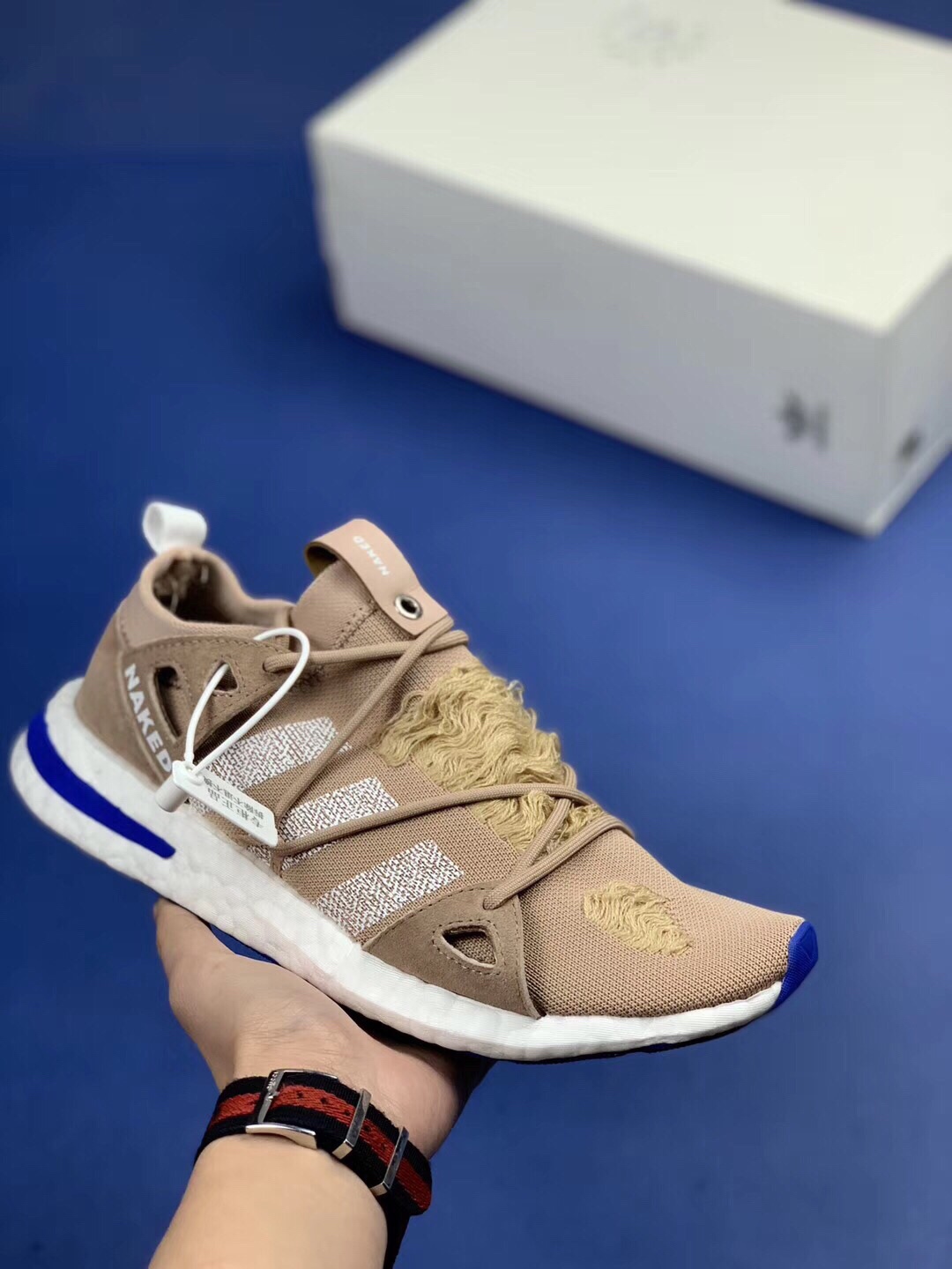 130 真爆 Adidas x Naked Arkyn Boost 鱼鳞爆米花大底，鞋面使用了原版材料Primeknit材质