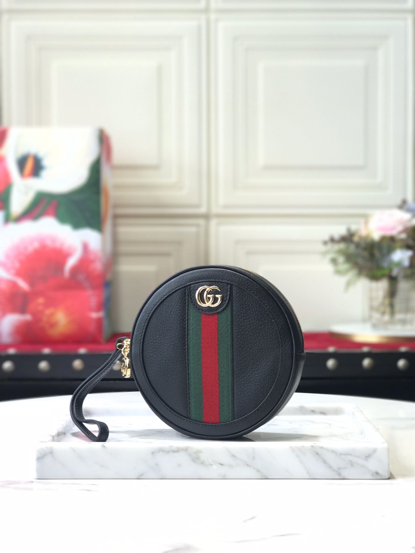 GG Ophidia Mini Wristlet  
Made of premium imported cowhide leather, featuring signature pattern and striped webbing, crafted with top-quality overseas hardware.  
Style No.: 574841  
Size: 15.5 x 15.5 x 4 cm  
Item No.: 4420450 image 1