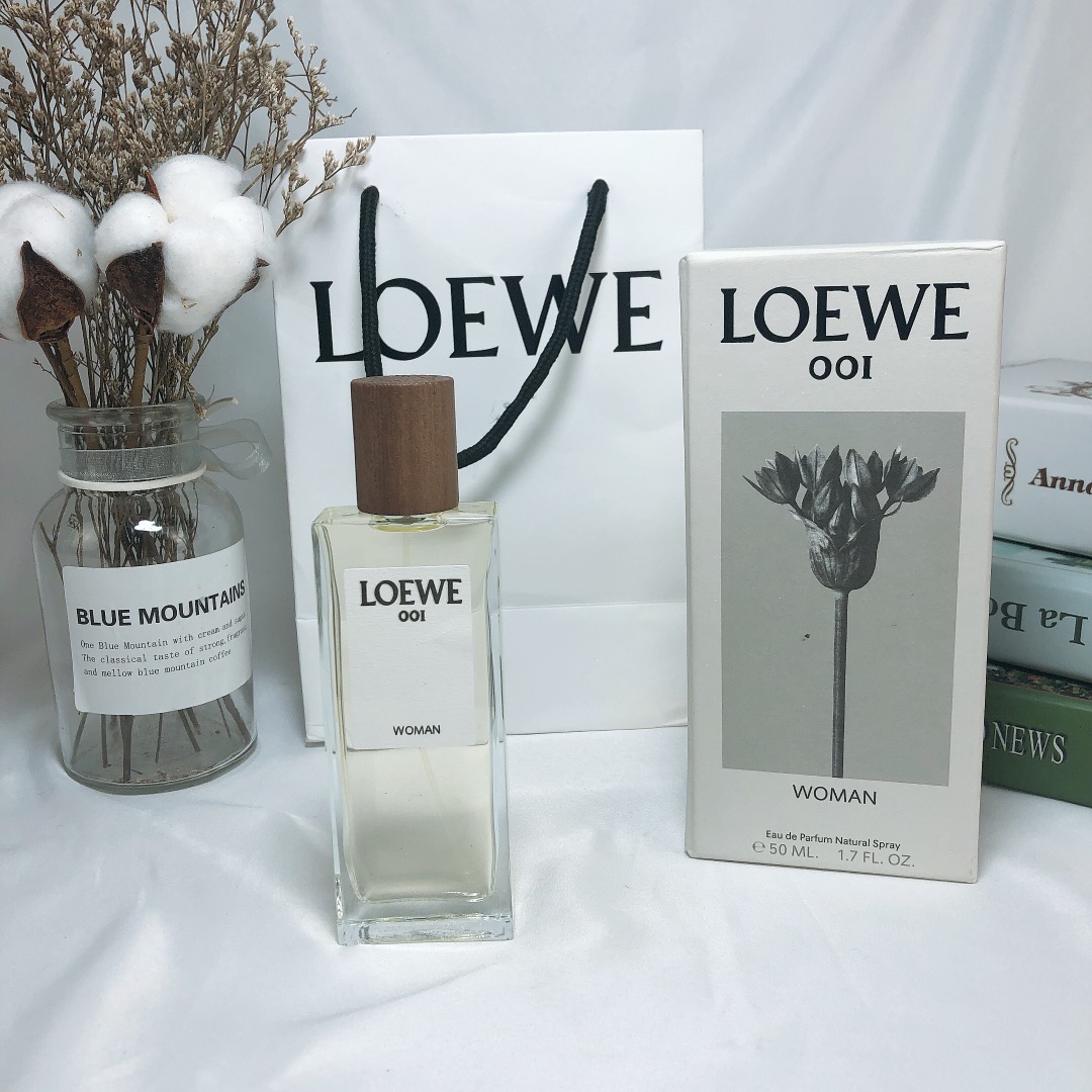 Loewe 001 Woman Eau de Parfum - 50ml - Floral & Woody Fragrance