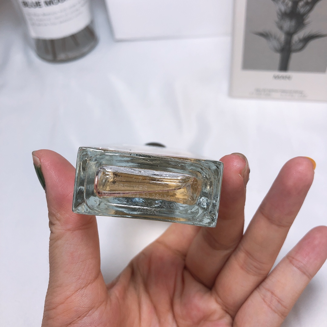 1561360860 1818376084 3