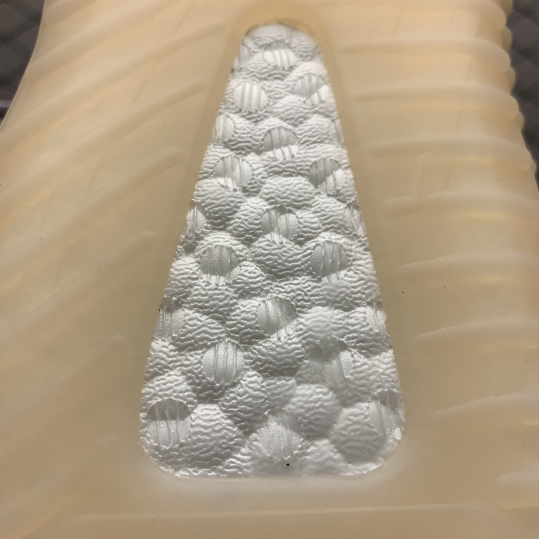 AD Adidas Yeezy Boost 350V2 Yeezy Silver Pink Reflective FV5666. Easily 9