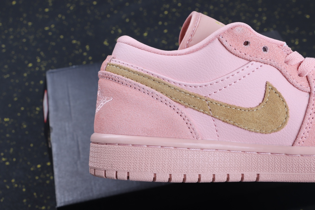 220乔一低帮 Nike Air Jordan AJ1 low 骚粉麂皮 货号：CJ9216-676 尺码:36 36.5 37 38 38.5 39