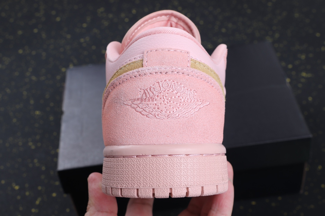 220乔一低帮 Nike Air Jordan AJ1 low 骚粉麂皮 货号：CJ9216-676 尺码:36 36.5 37 38 38.5 39