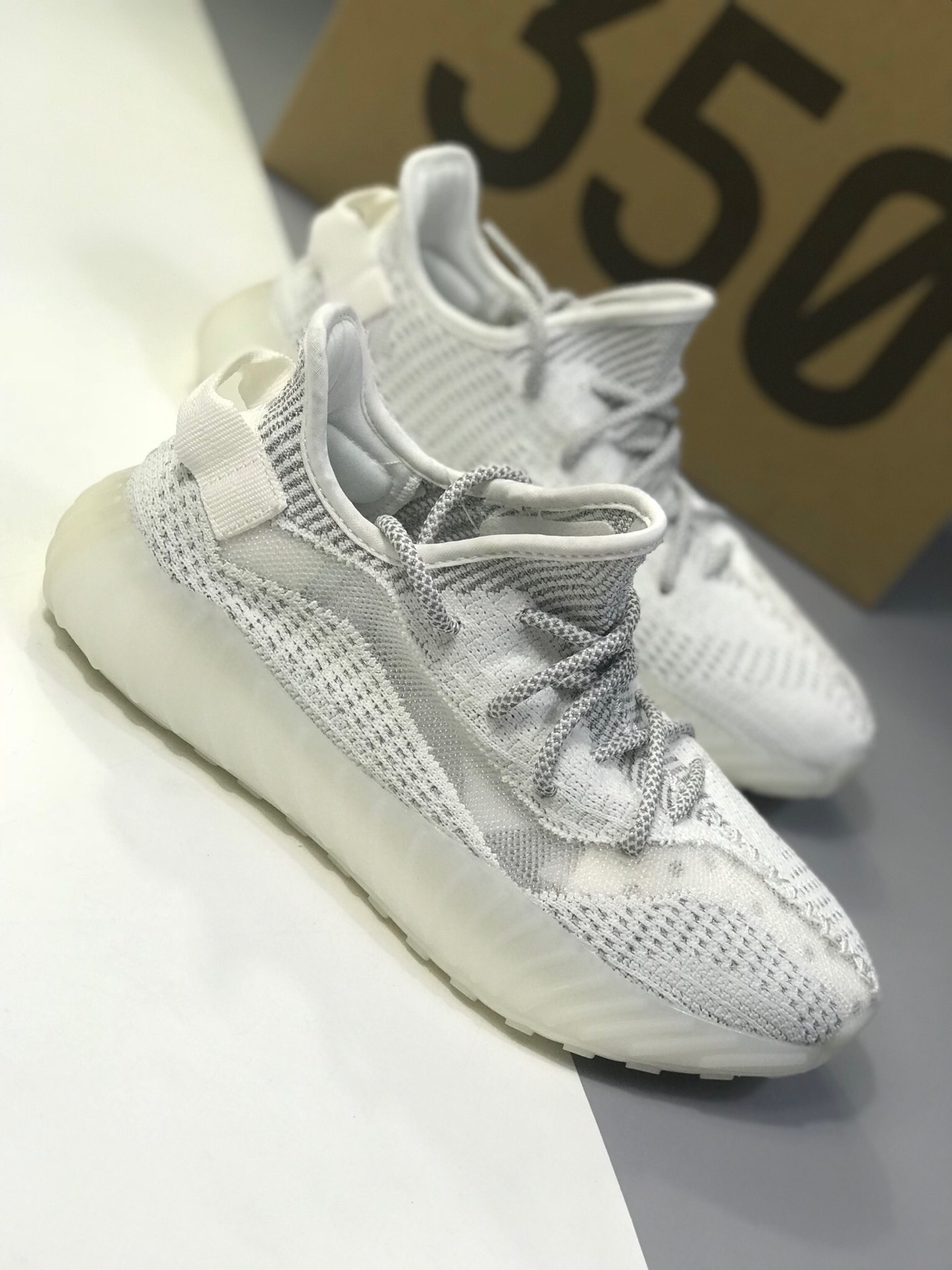 240提前曝光Adidas Yeezy 350V3  外贸先行版 满天星 首发曝光 进口网织机台织面 镂空蚕丝半透明呼吸网纱材质
