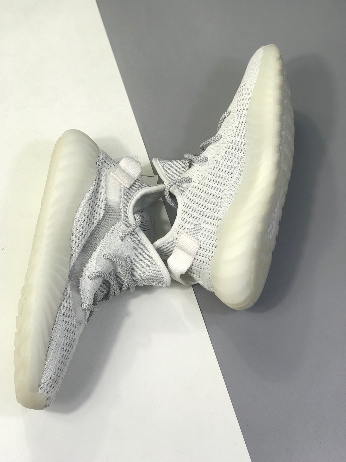 240提前曝光Adidas Yeezy 350V3  外贸先行版 满天星 首发曝光 进口网织机台织面 镂空蚕丝半透明呼吸网纱材质