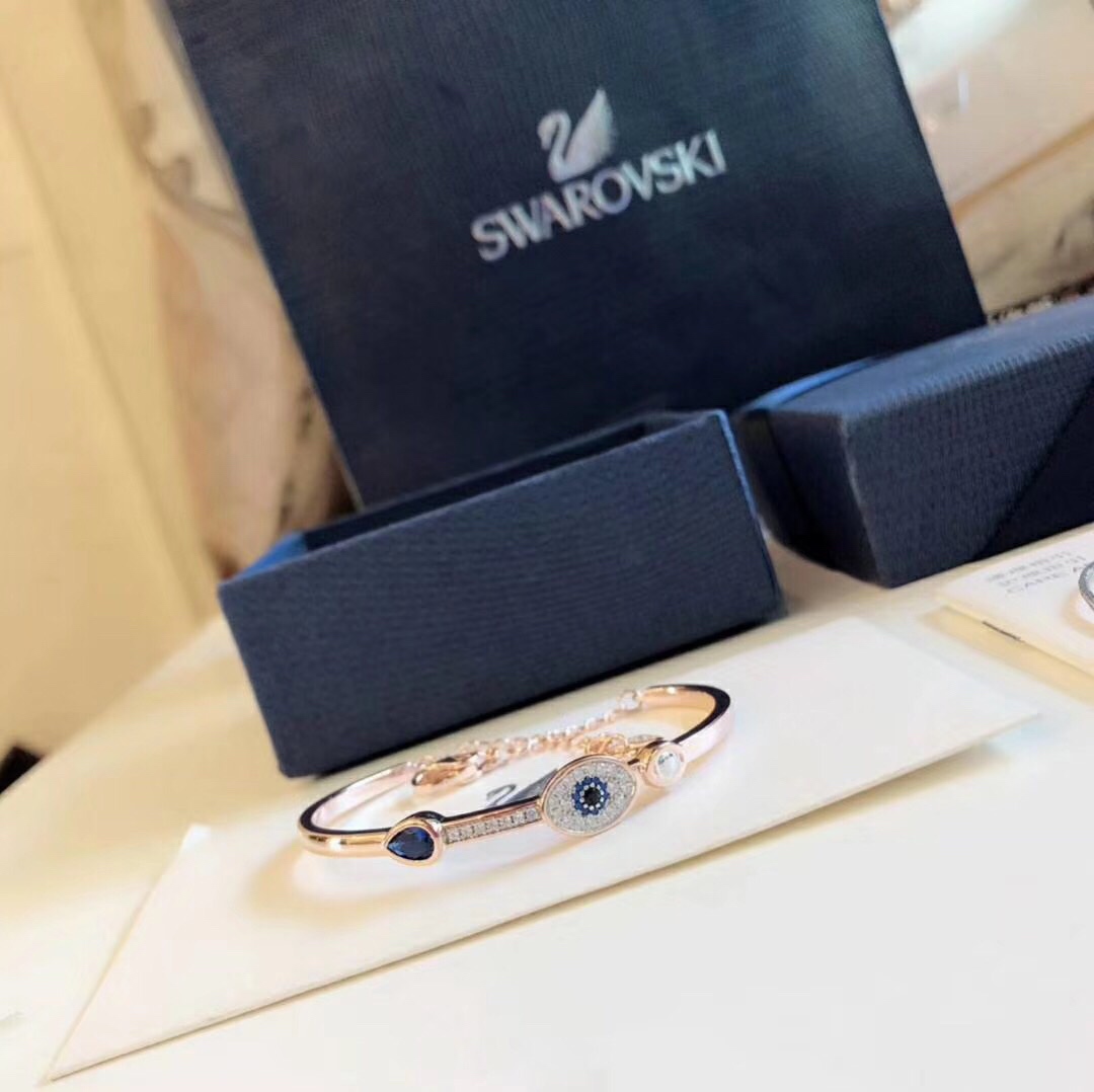 NO:857783,[Purchasing Level] Swarovski Devil's Eye Bracelet. It's so classic. It's beautiful no matter how you look at it. Selected materials imported from Germany, Swarovski bracelet, Swarovski bracelet, swarovski, bracelet, bracelet.19860909【代购级别】施华洛世奇 恶魔之眼手镯 经典到不能再经典的款了 怎么看怎么美 精选德国进口材质,施华手链施华洛手环,swarovski,bracelet,bracelet,Jewelry