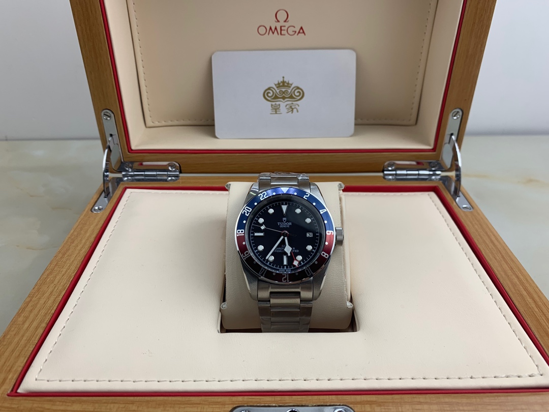 Tudor 皇家 帝舵小红花男款腕表