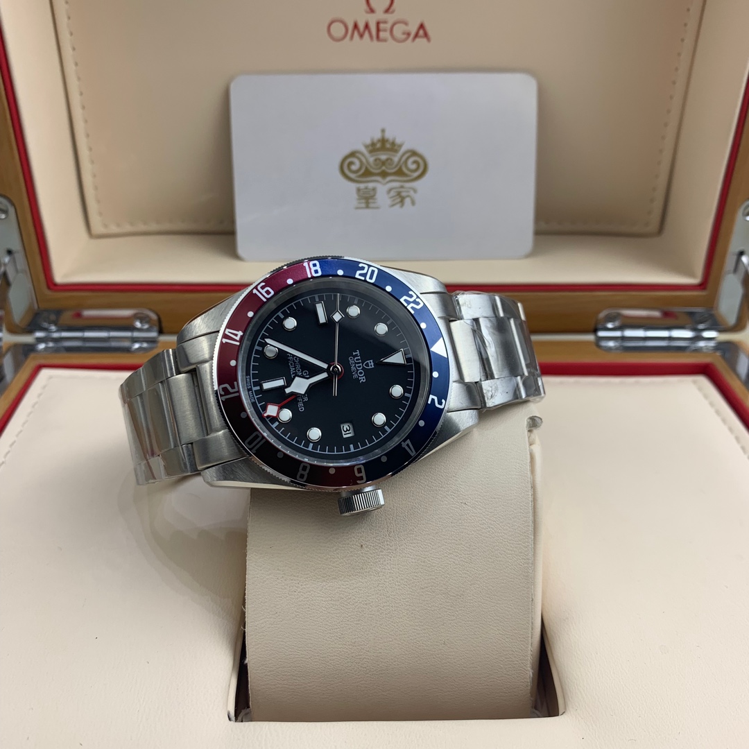 Tudor 皇家 帝舵小红花男款腕表