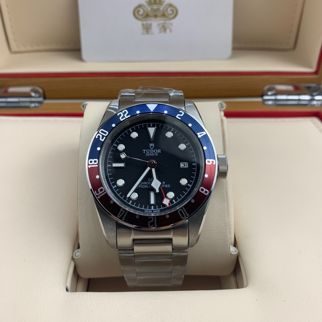 Tudor 皇家 帝舵小红花男款腕表