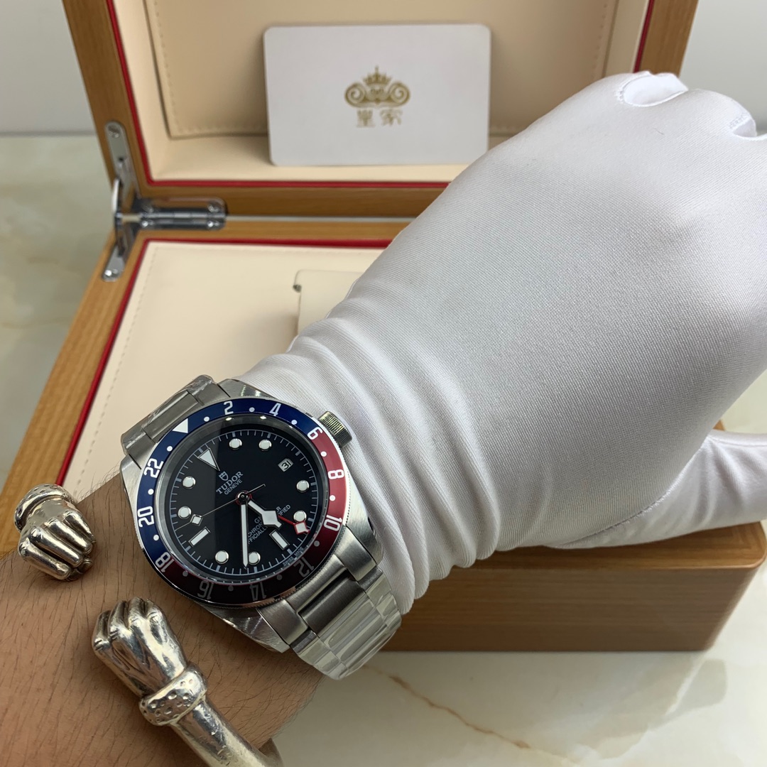 Tudor 皇家 帝舵小红花男款腕表