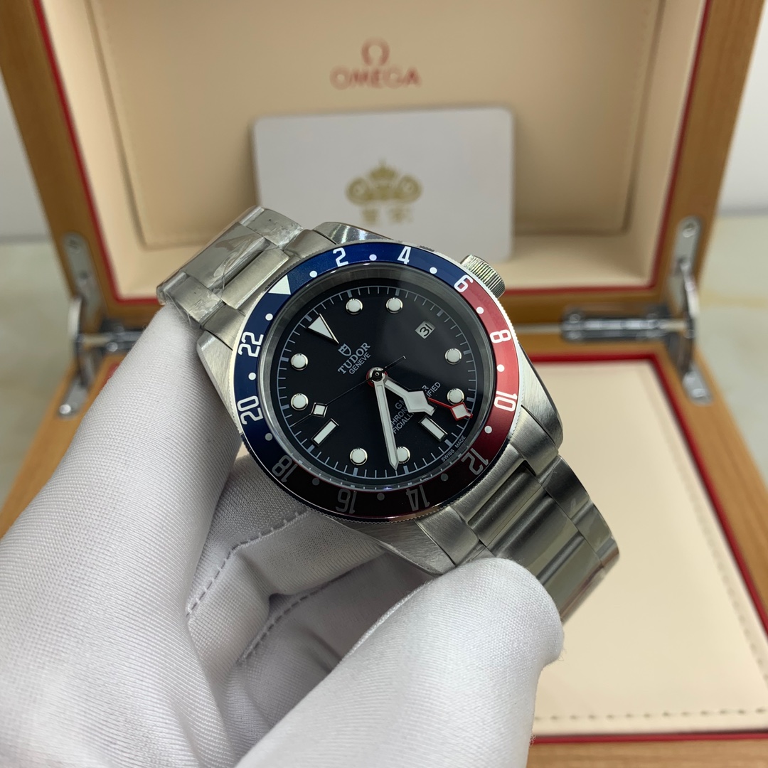 Tudor 皇家 帝舵小红花男款腕表