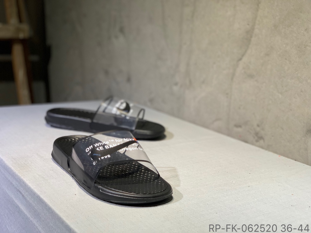 50Nike Benassi Swoosh 联名拖鞋