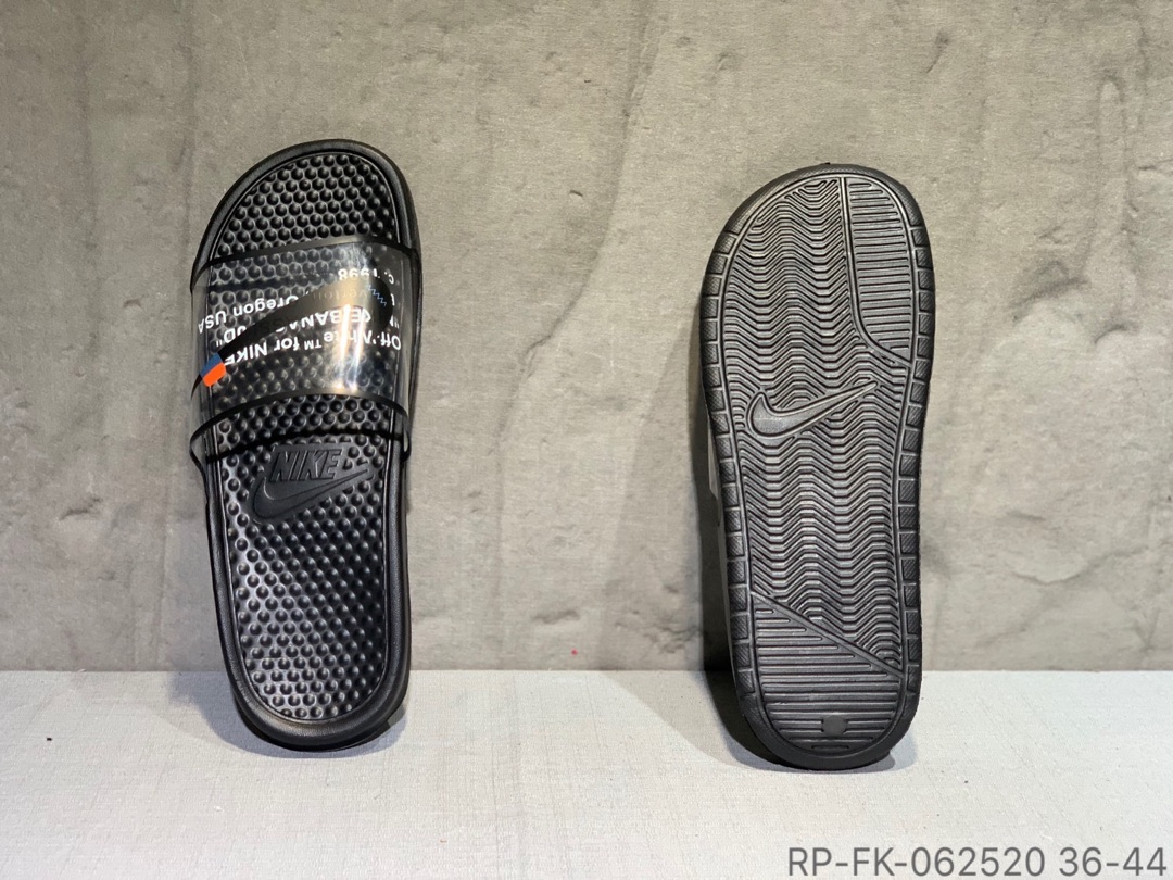 50Nike Benassi Swoosh 联名拖鞋
