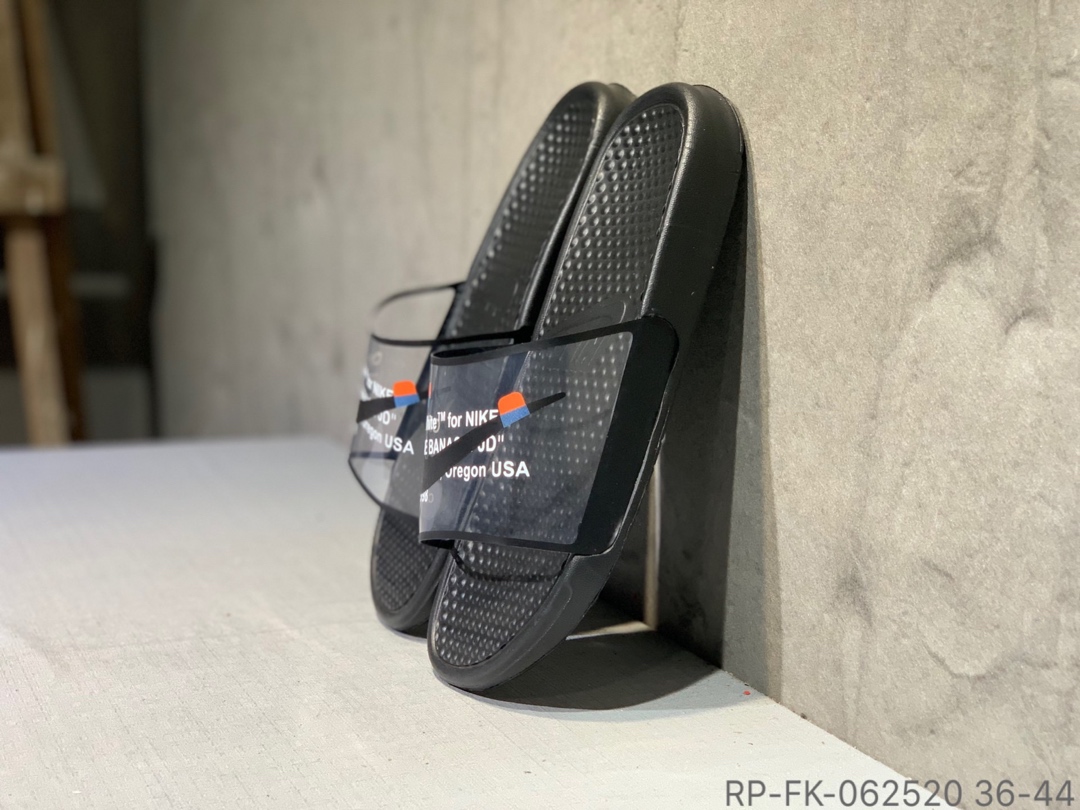 50Nike Benassi Swoosh 联名拖鞋