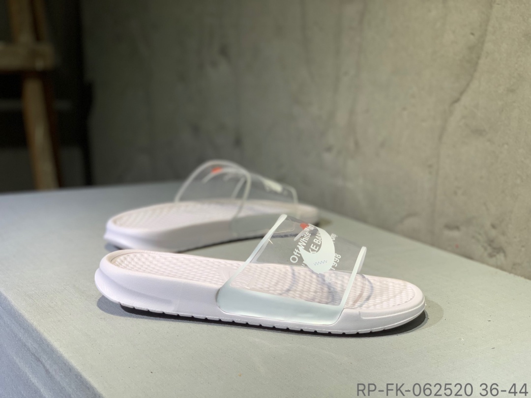 50Nike Benassi Swoosh 联名拖鞋