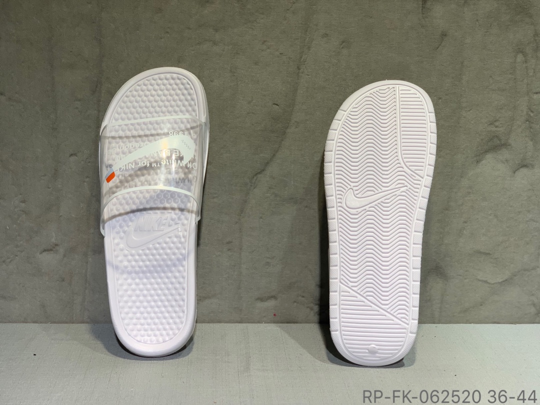 50Nike Benassi Swoosh 联名拖鞋