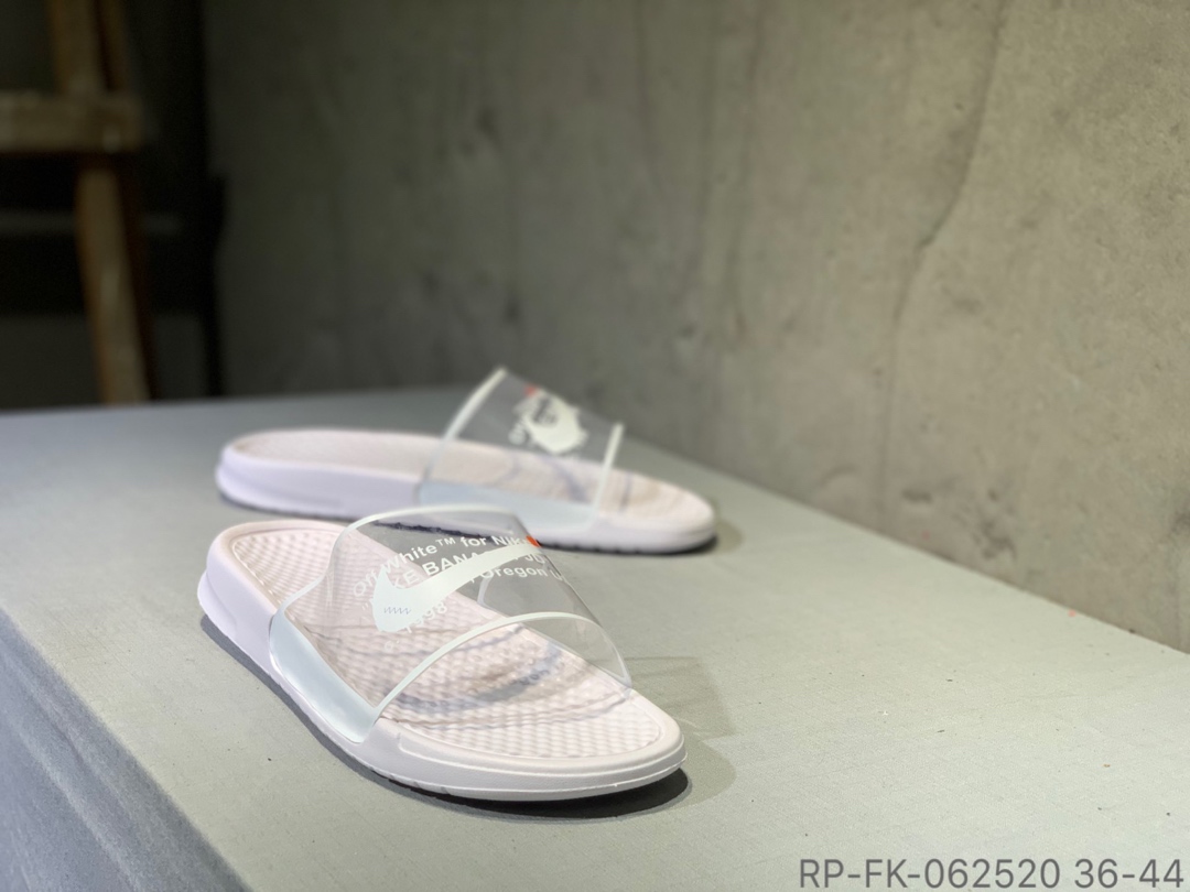 50Nike Benassi Swoosh 联名拖鞋
