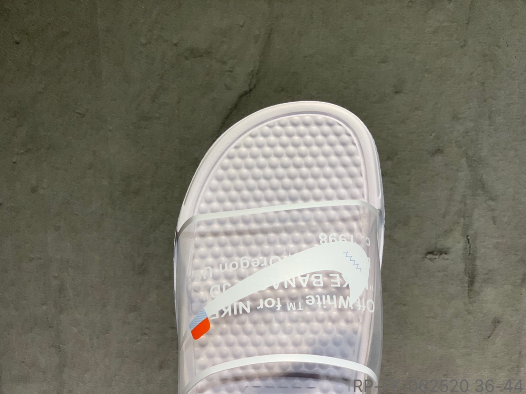 50Nike Benassi Swoosh 联名拖鞋