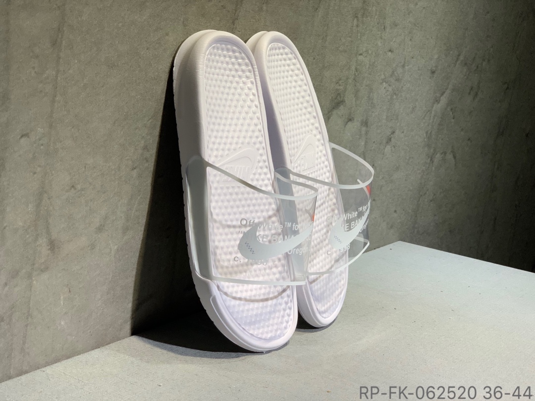 50Nike Benassi Swoosh 联名拖鞋