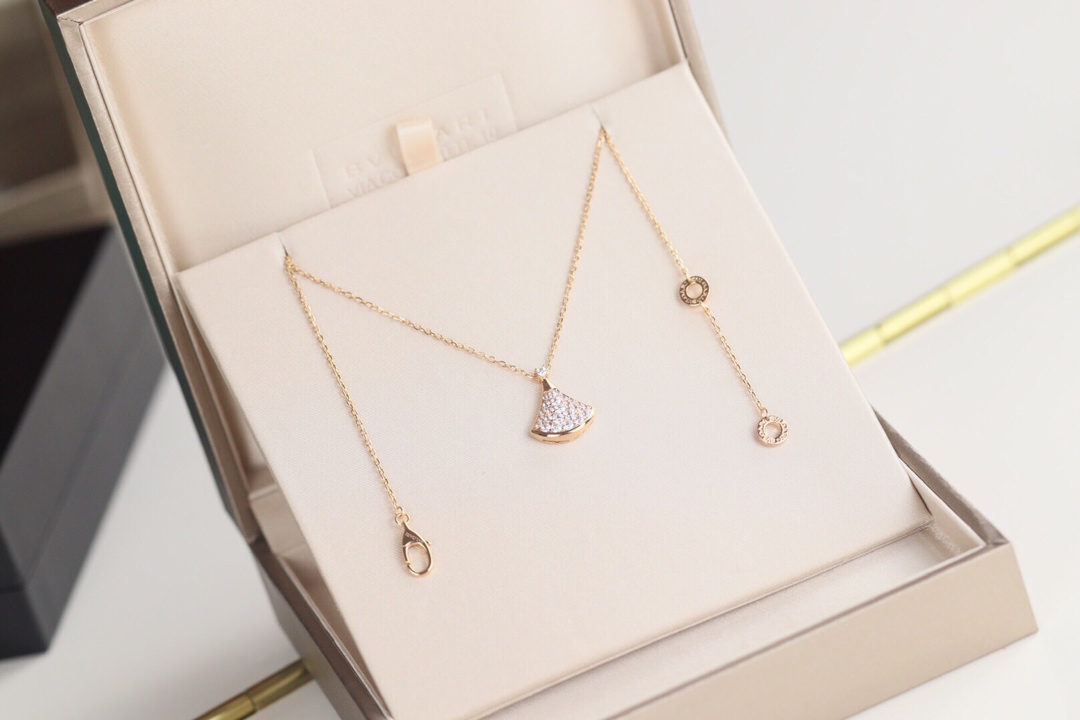 BVLGARI ブルガリ スプリング ネックレス 独自の電気メッキ加工 18K 本金の質感 - 最高品質