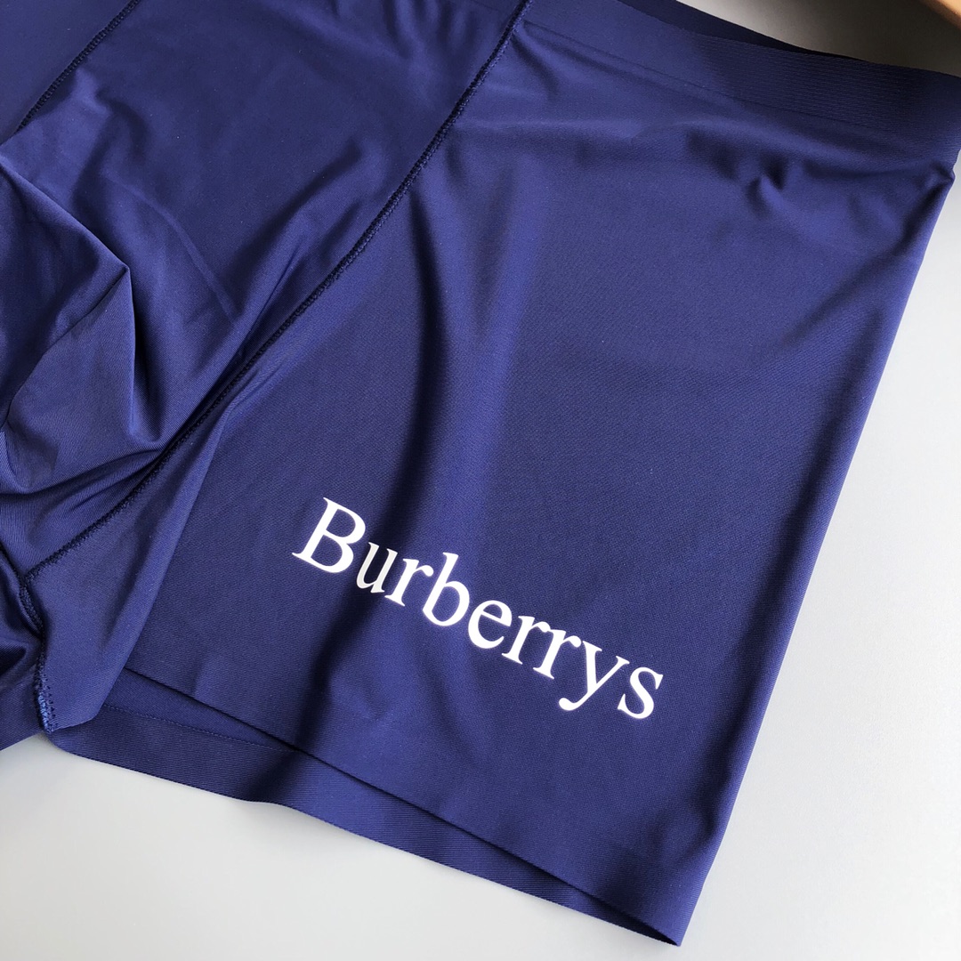  经典！Burberry 巴宝莉 男士精品！采用无痕拼接 无缝压胶工艺 高档羊奶丝材质 轻薄透气丝滑 无