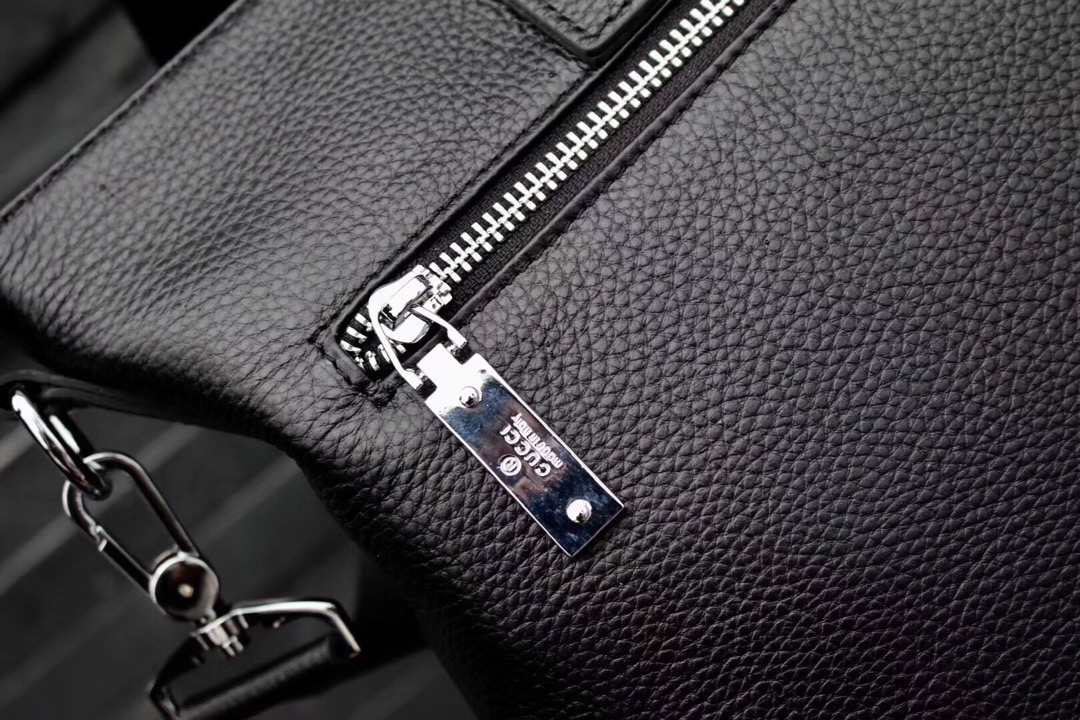 、GUCCI型号：33246-5。里外都是顶级原版皮，顶级进口原厂皮（意大利进口自然纹路）超高清压印lo