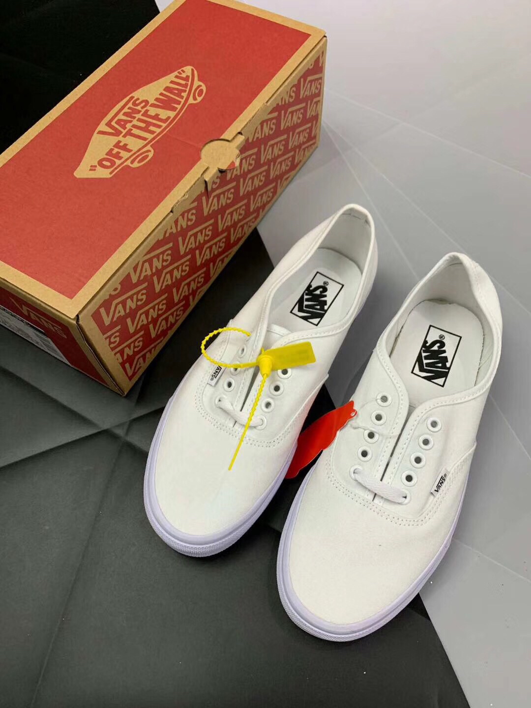 100万斯低帮系列 aut全白Vans Authentic 44 DX AUT/ 安纳海姆 系列滑板鞋