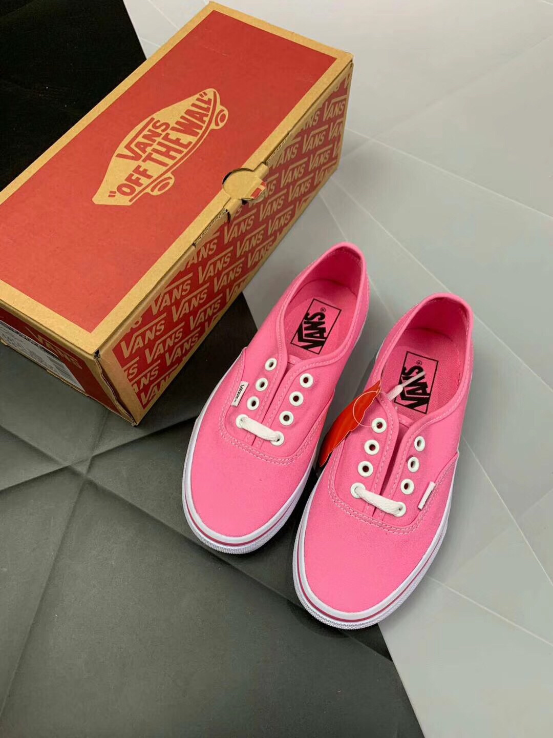 100万斯低帮系列 aut全粉Vans Authentic 44 DX AUT/ 安纳海姆 系列滑板鞋