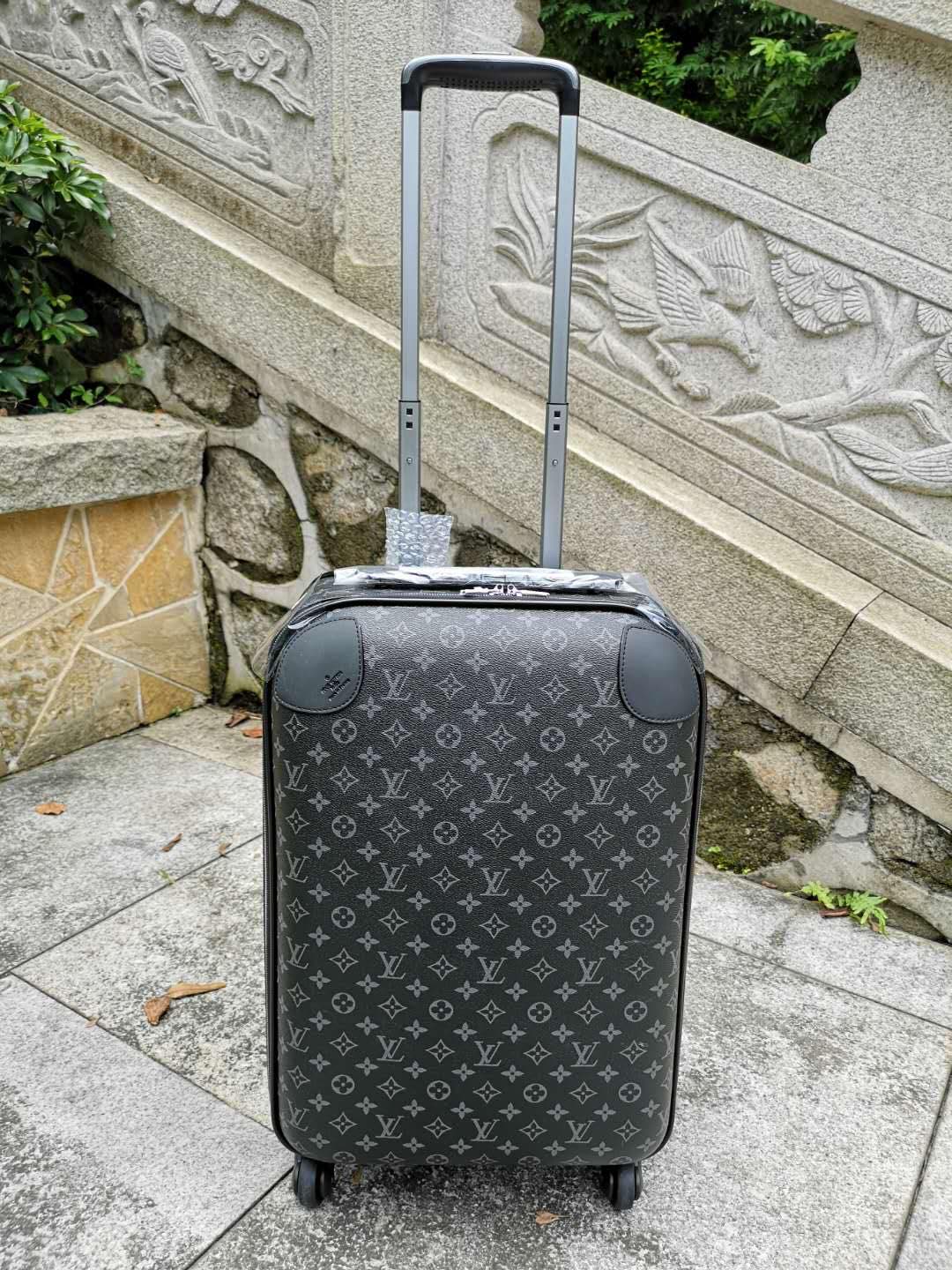 NO:270026,[LV] The new model of Uni-Share Wheel is back, original leather. There are not many quantities, hurry up and buy [seduction] [seduction] exclusive products are launched first, real photos. Small bags are strong] 20-inch 53/40/2024-inch 63/42/20,,louis vuitton19860909【LV】万向轮爆新款回货了,原版皮质.数量不多,赶紧抢购[勾引][勾引]独家产品抢先上市,实物实拍.小包强]20寸53/40/2024寸63/42/20,,louis vuitton,luggage