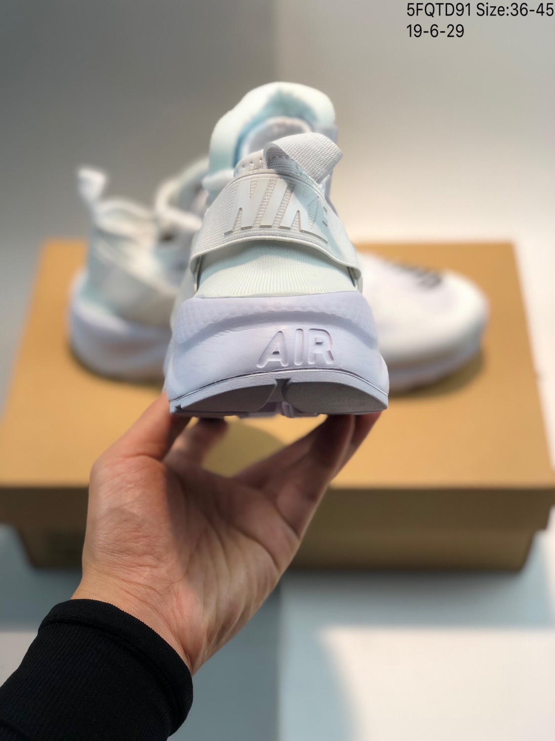 105耐克Nike The 10Nike Air Huarache 联名款 复古华莱士慢跑鞋