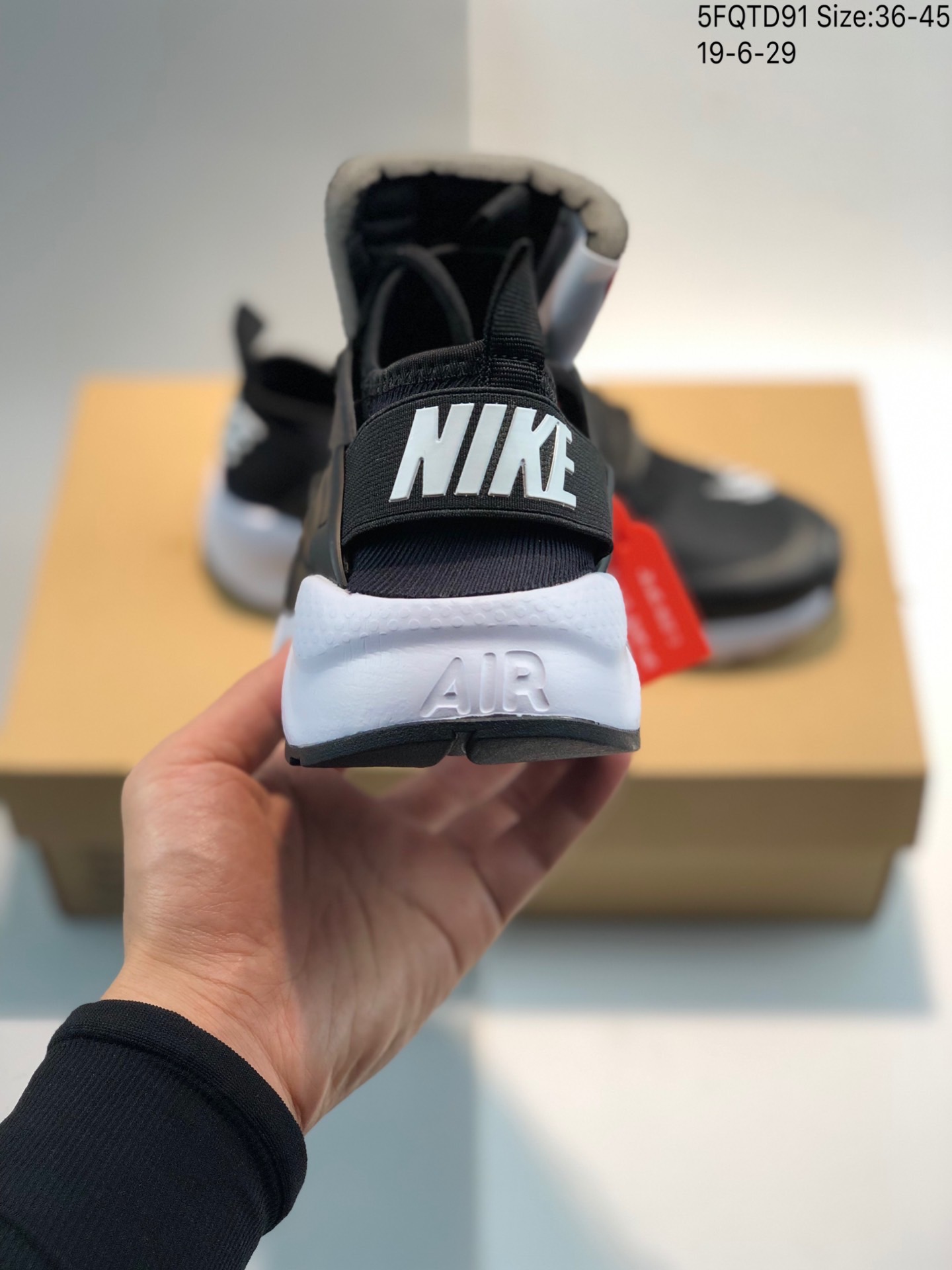 105耐克Nike The 10Nike Air Huarache 联名款 复古华莱士慢跑鞋