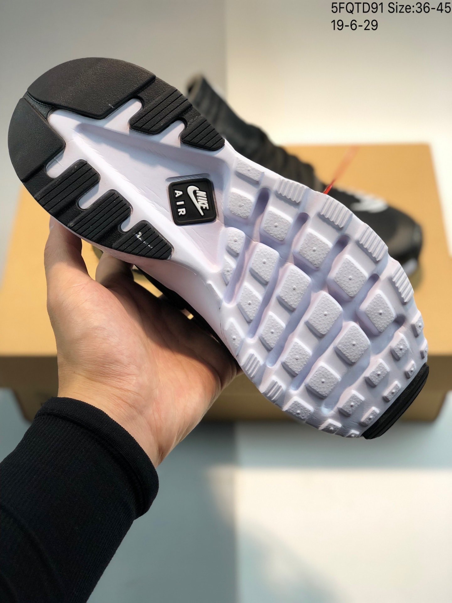 105耐克Nike The 10Nike Air Huarache 联名款 复古华莱士慢跑鞋