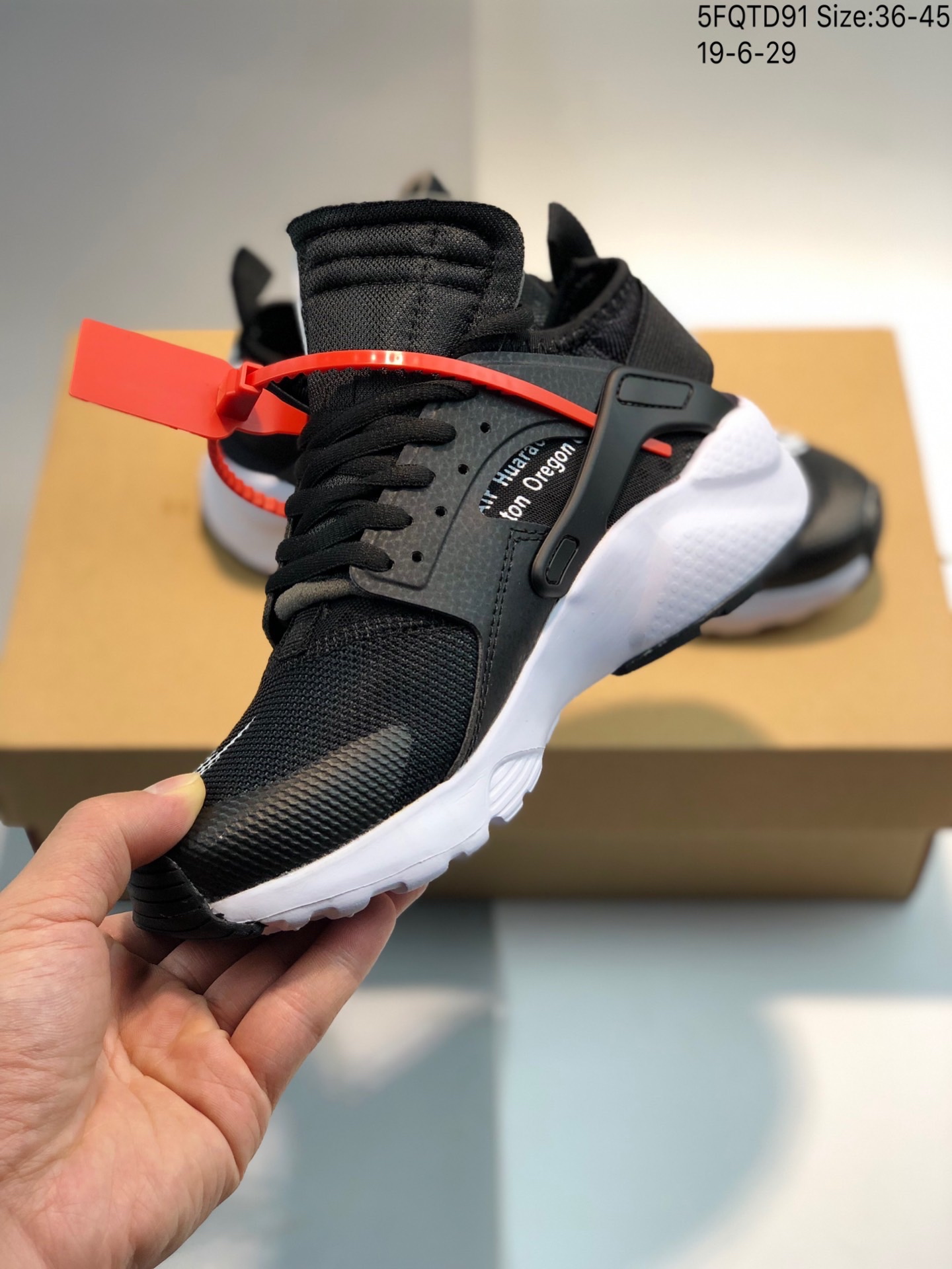 105耐克Nike The 10Nike Air Huarache 联名款 复古华莱士慢跑鞋