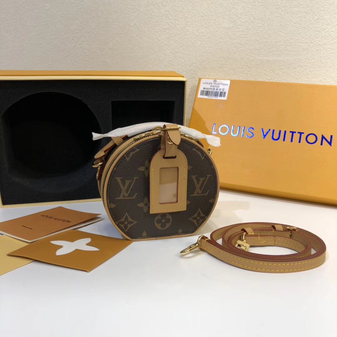 Louis Vuitton LV Boite Chapeau Bags Handbags Best Capucines Replica
 Monogram Canvas Cowhide Mini M44699